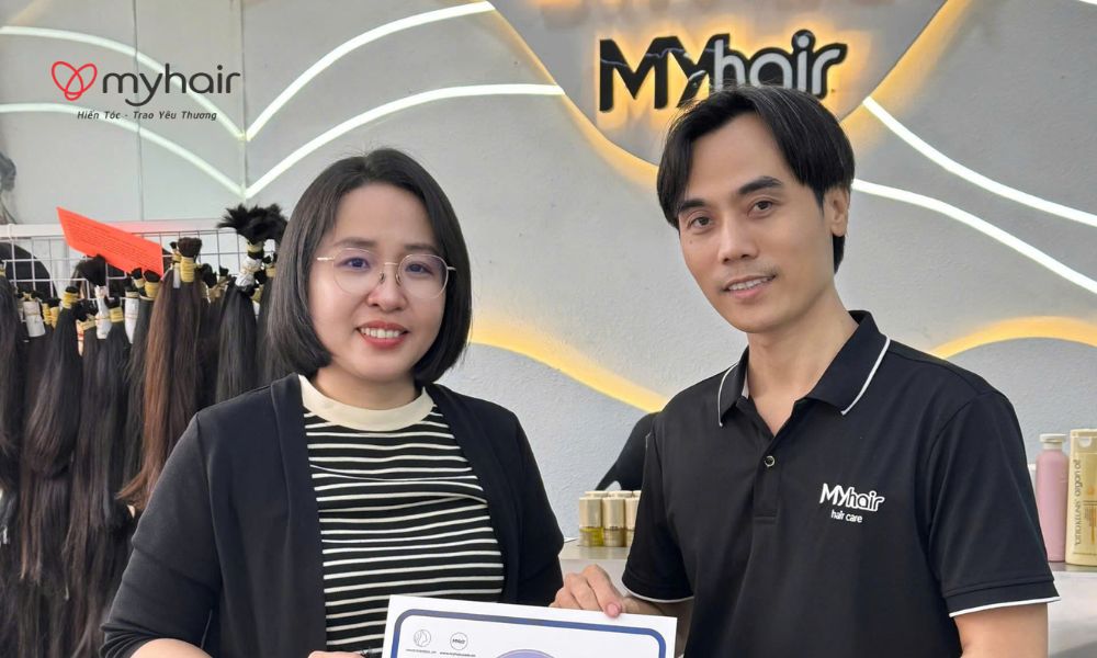 Nụ cười tự hào của cô gái trẻ sau khi hoàn thành nghĩa cử hiến tóc ở Tây Ninh đầy ý nghĩa