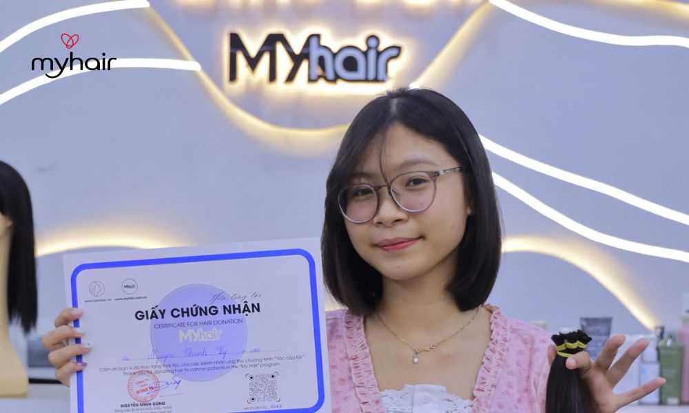 Khoảnh khắc tĩnh lặng và sự chuyển giao thiêng liêng trong câu chuyện hiến tóc tại Bình Phước