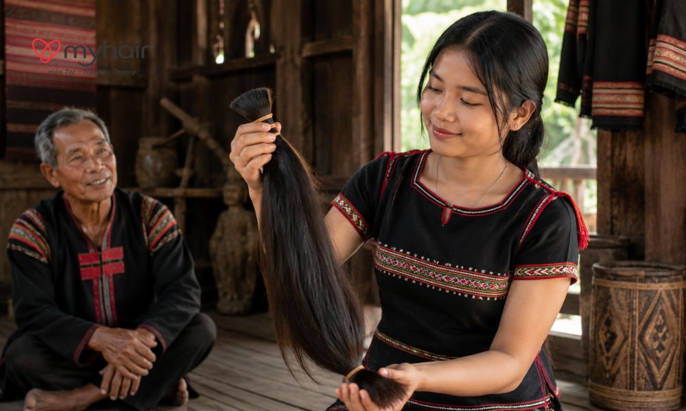 Cô gái Tây Nguyên tham gia Hiến tóc ở Đắk Lắk đầy ý nghĩa
