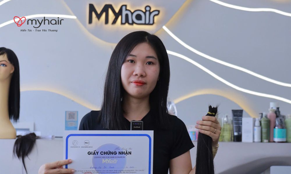 Một mái tóc được cắt trong chương trình Hiến tóc ở Kom Tum đầy ý nghĩa