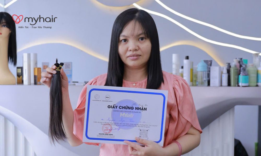Hình ảnh hiến tóc ở Đà Lạt mang cảm giác nhẹ nhàng và chữa lành
