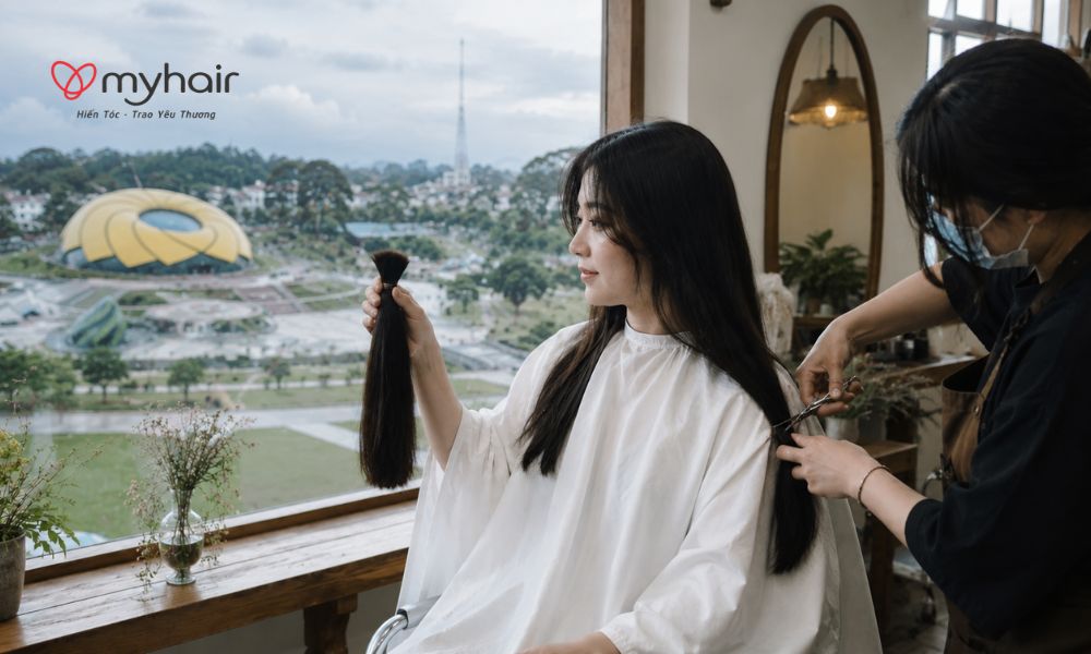 Người trẻ hiến tóc ở Đà Lạt sau nhiều năm nuôi tóc dài