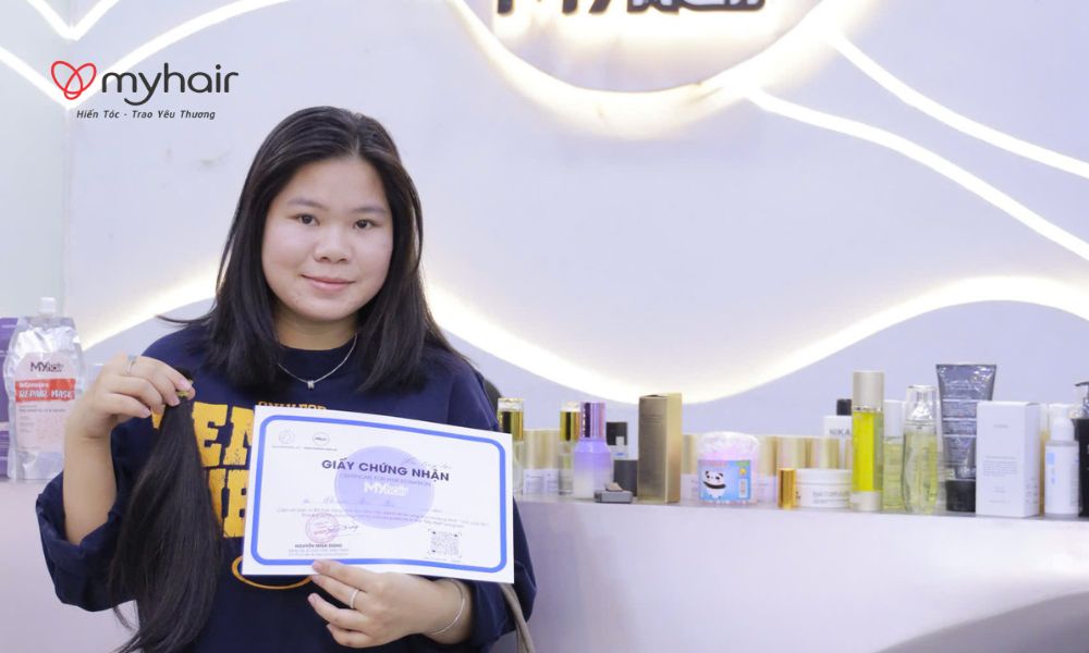 Cô gái trẻ tham gia hiến tóc ở Tiền Giang sau nhiều năm nuôi tóc dài