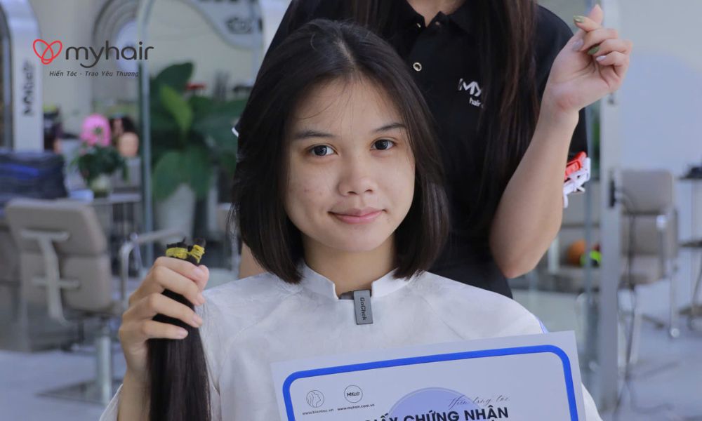 Cắt tóc hiến tóc ở Đắk Nông sau nhiều năm nuôi tóc dài