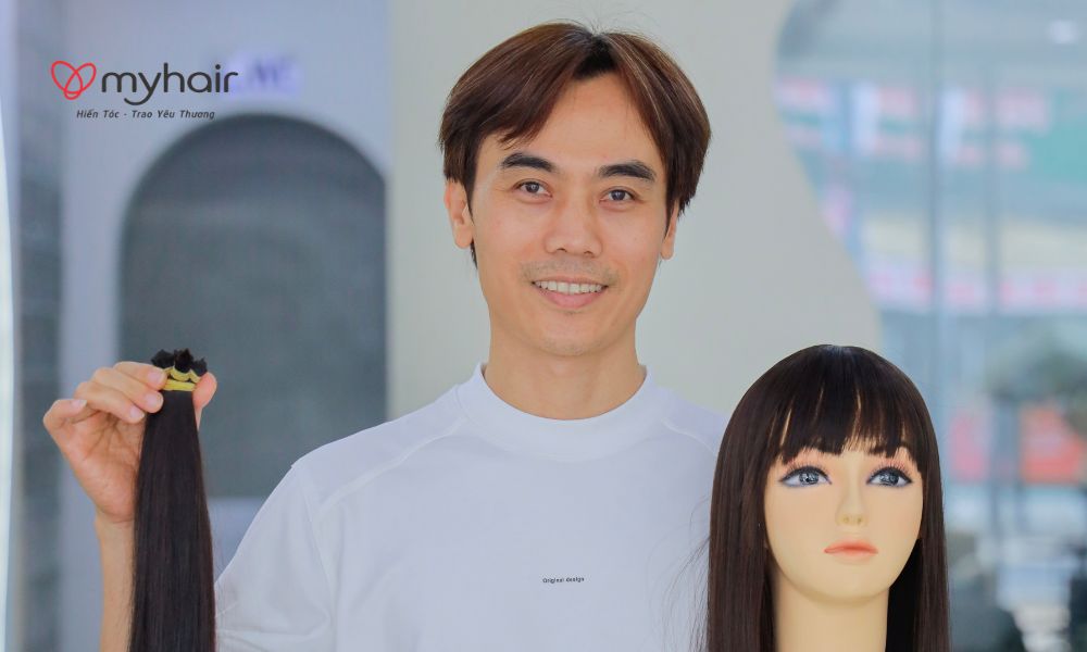 Một mái tóc dài được cắt trong chương trình Hiến tóc ở Kom Tum