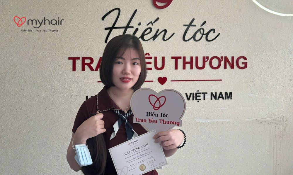 Hình ảnh rạng rỡ sau quyết định hiến tóc ở Long An