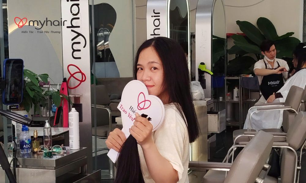 Khoảnh khắc lưu giữ nụ cười sau khi hiến tóc ở Long An