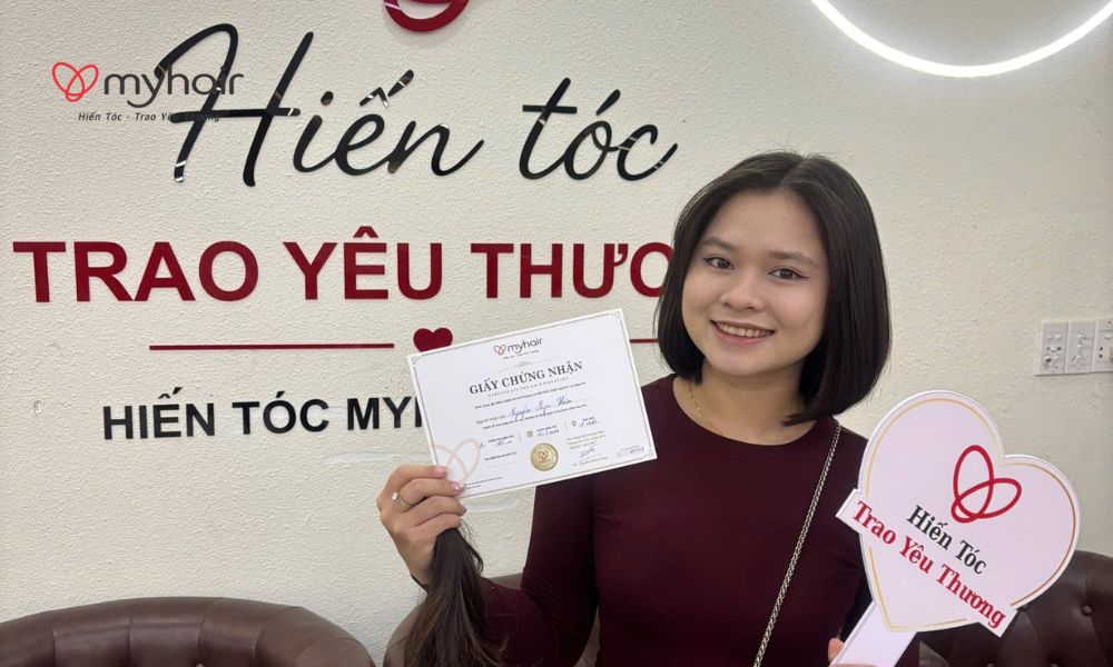 Khoảnh khắc cô gái mỉm cười sau khi hiến tóc ở Gia Lai