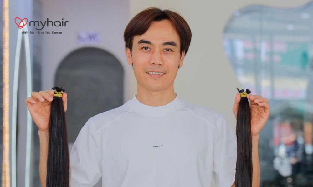 Hiến tóc ở Kom Tum đang được nhiều bạn trẻ quan tâm và tham gia