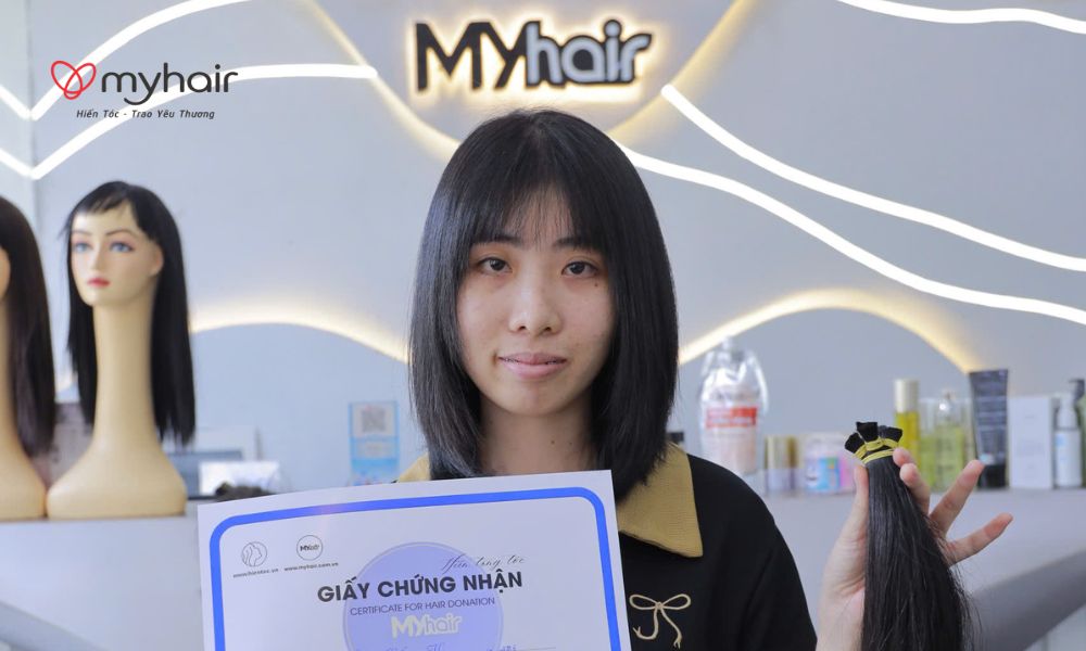 Mái tóc dài nhiều năm được trao tặng trong Hiến tóc ở Đắk Lắk