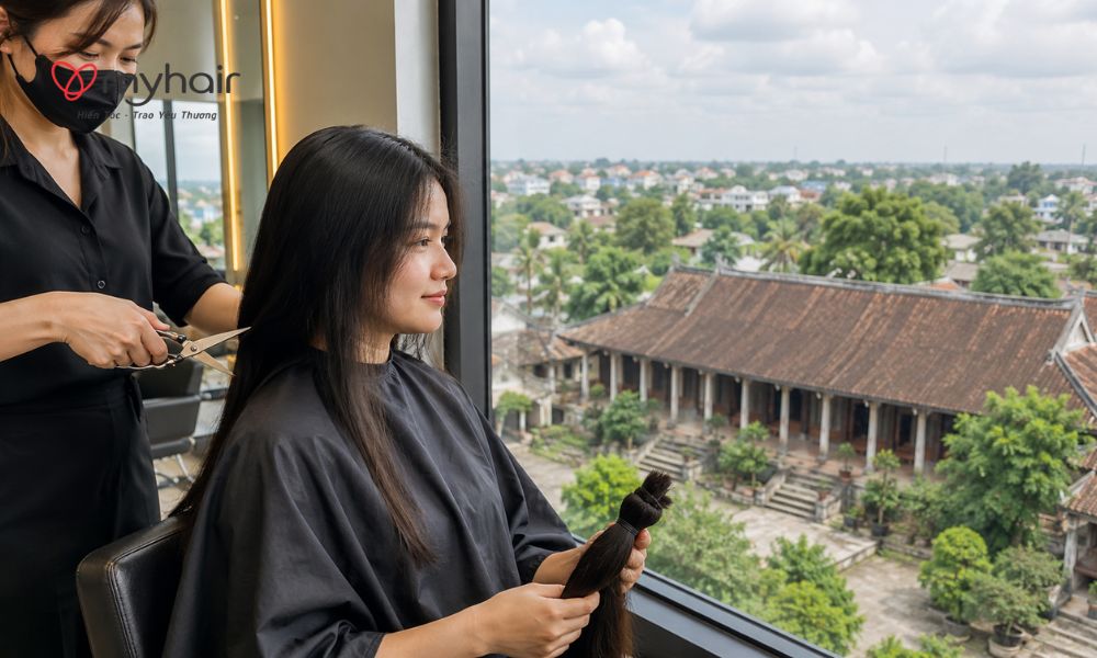 Cảm giác nhẹ nhàng sau khi cắt tóc tham gia hiến tóc ở Long An