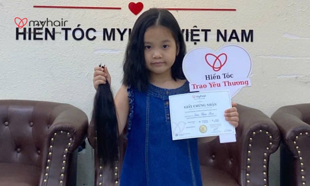 Khoảnh khắc hoàn thành hiến tóc ở Sóc Trăng sau nhiều năm nuôi tóc dài