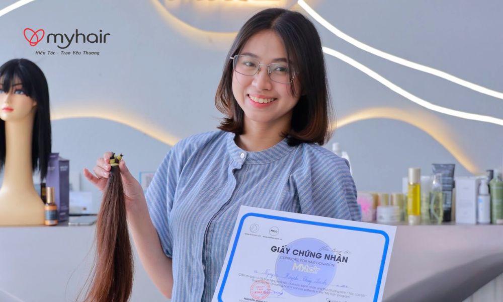 Hiến tóc ở Cà Mau không chỉ là cắt đi mái tóc dài mà còn là trao đi sự đồng cảm